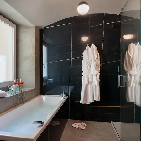 Arts & Crafts Luxury Bed & Breakfast 3*